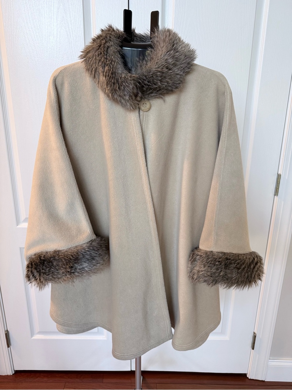 Parkhurst Beige Faux Fur-Trim Cape Coat One Size🍁